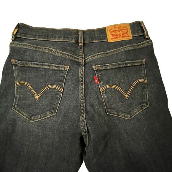 Levi’s ~ Blue Denim Jeans ~ Classic Bootcut ~ size 4M ~ 27/32 - Picture 2 of 9